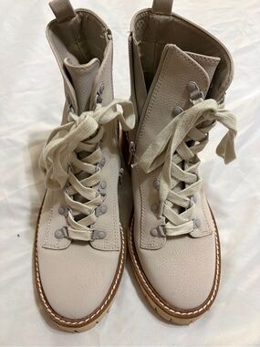 Coconuts by Matisse Cream Lace-Up Combat Boots